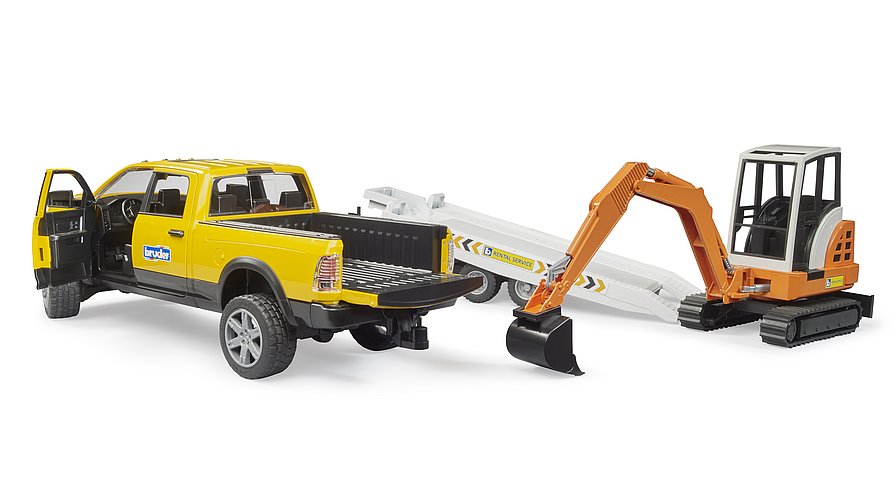  RAM 2500 Power Wagon con rimorchio e mini scavatore