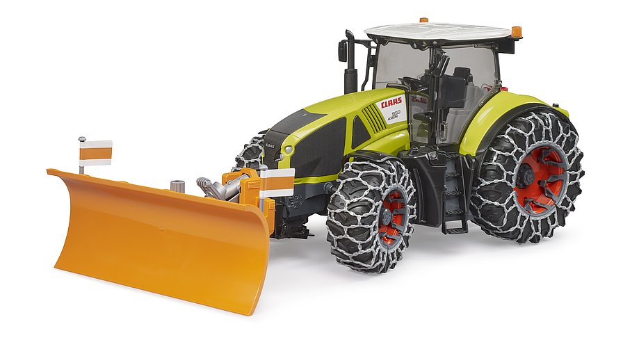  Trattore Claas Axion 950 con catene e spalaneve